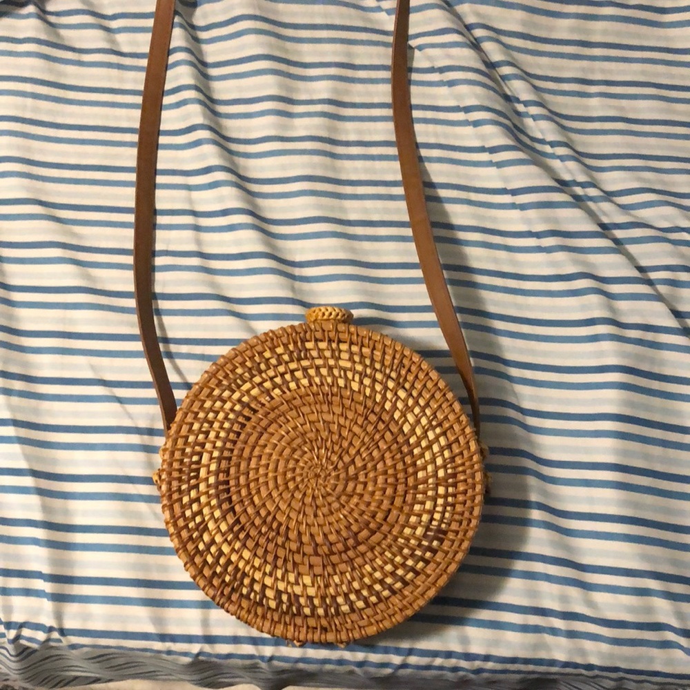 Woven crossbody bag 👜